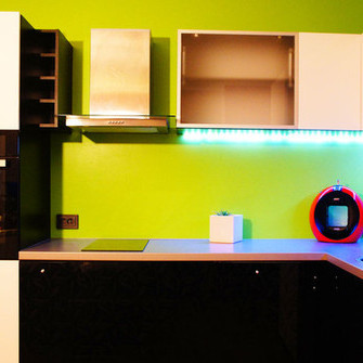  Elegantne köögimööbel LED valgustusega   Allikas:  www.vs-sisustus.eu  