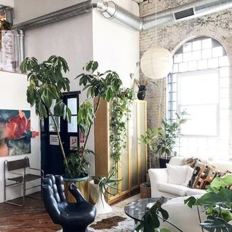 Alkuperä: https://www.myscandinavianhome.com/2018/11/a-fabulous-vintage-inspired-loft-in.html