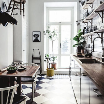 Source: http://www.myscandinavianhome.com/2016/01/a-dramatic-stockholm-space-in-dark.html